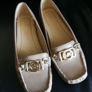 Michael kors beige loafers